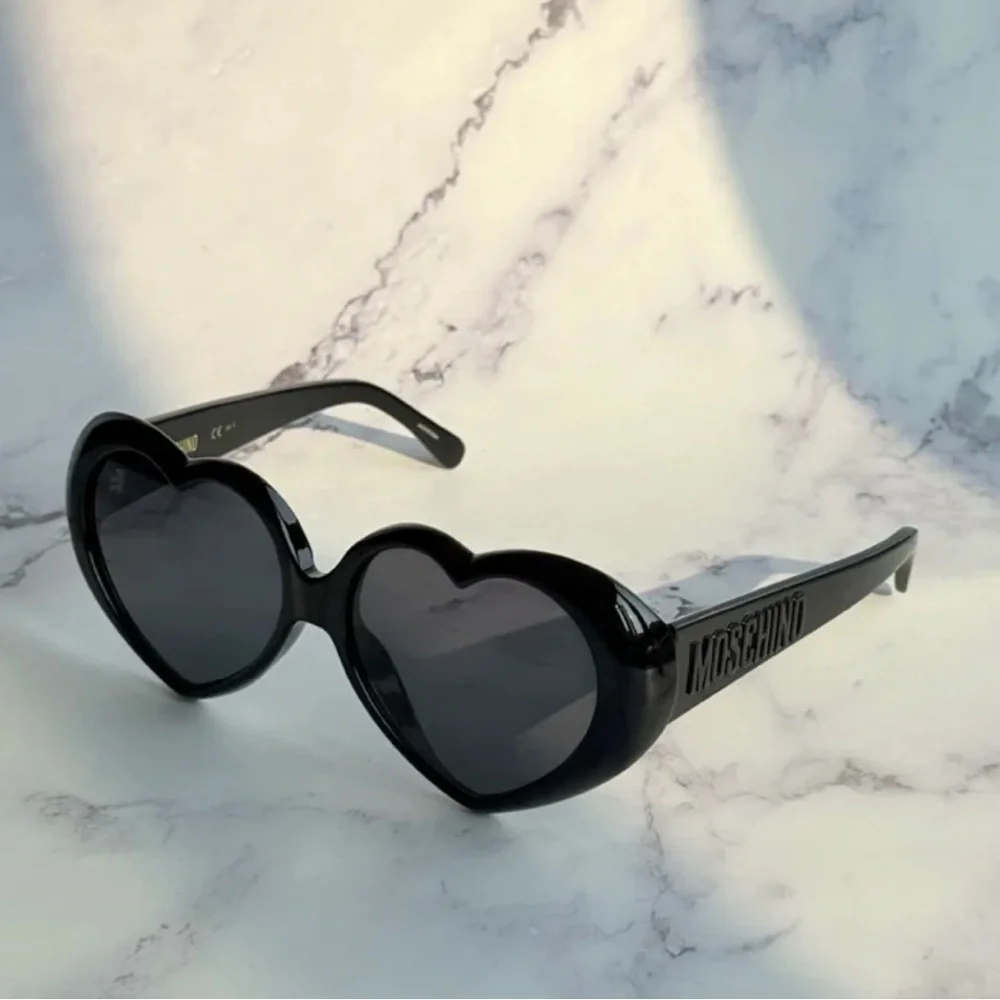 NWT Moschino Black Heart Shaped Sunglasses - Picture 2 of 5